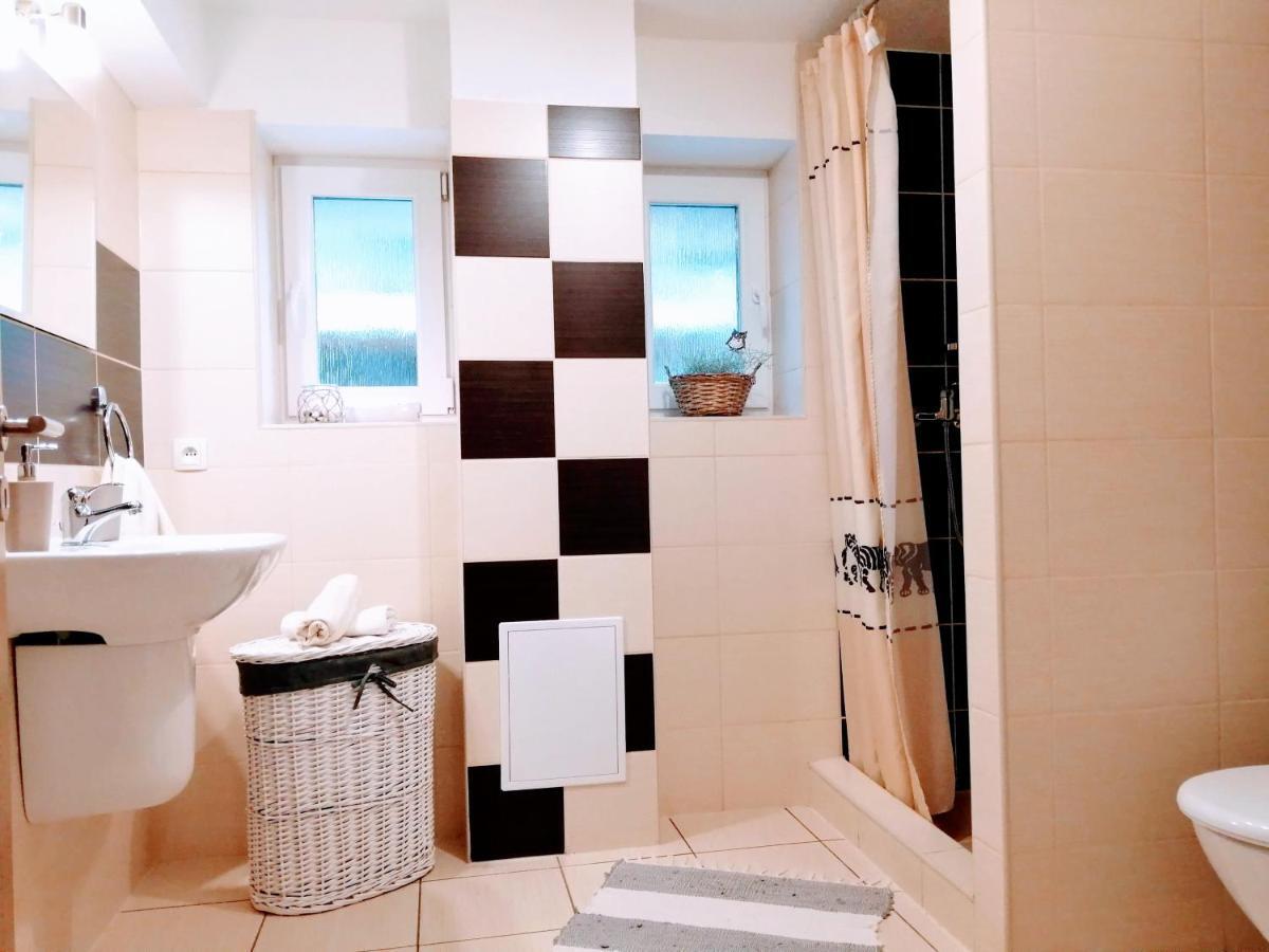 Apartman Paula -Dovolenka Pri Aquaparku Liptovský Mikuláš エクステリア 写真
