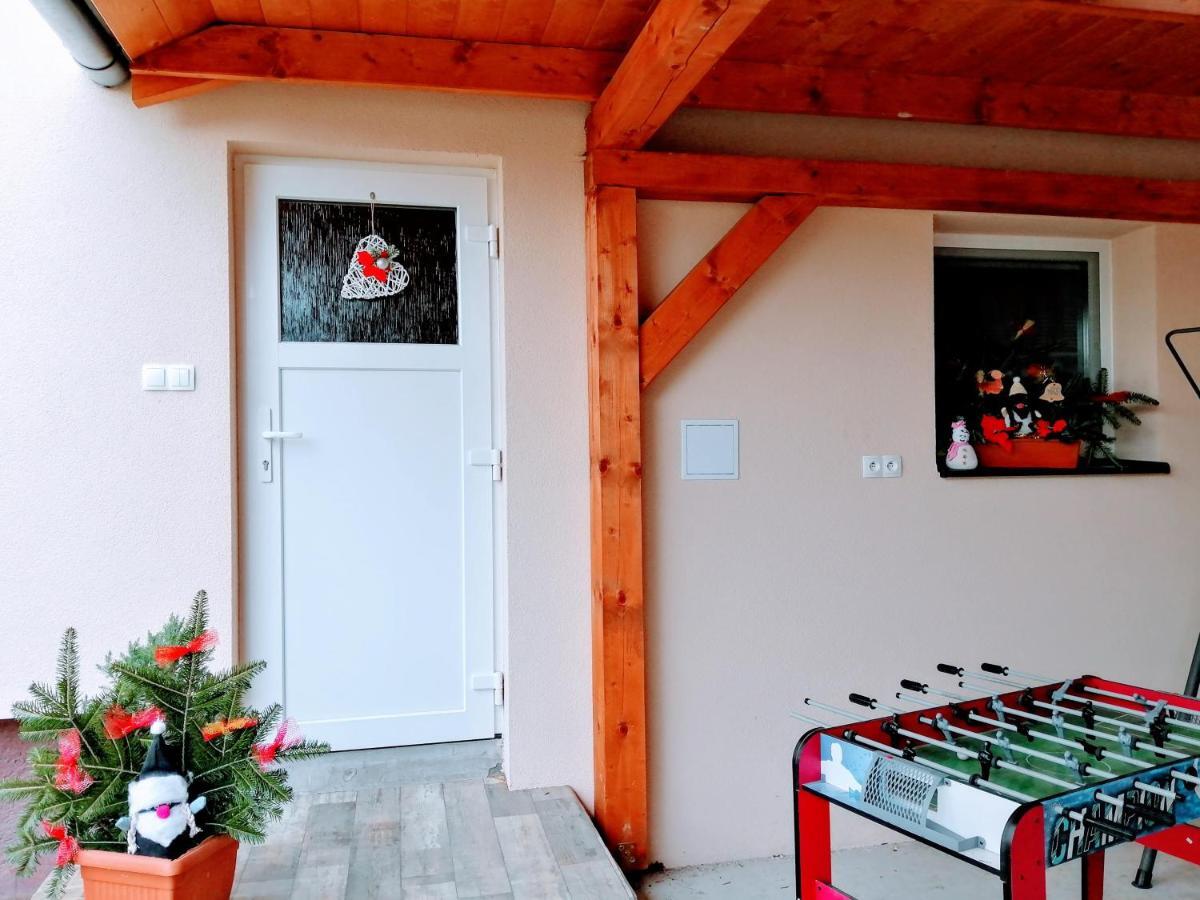 Apartman Paula -Dovolenka Pri Aquaparku Liptovský Mikuláš エクステリア 写真
